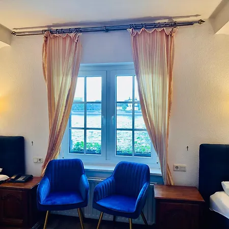 Altstadthotel Hayk Am Rhein Otel Köln