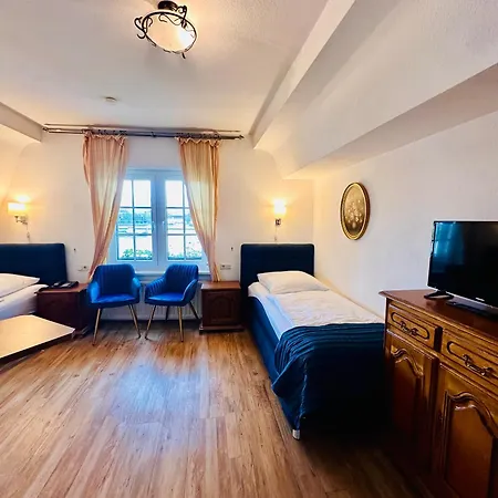 Altstadthotel Hayk Am Rhein Otel