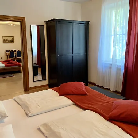 Altstadthotel Hayk Am Rhein Otel
