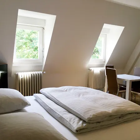 Altstadthotel Hayk Am Rhein Otel Köln