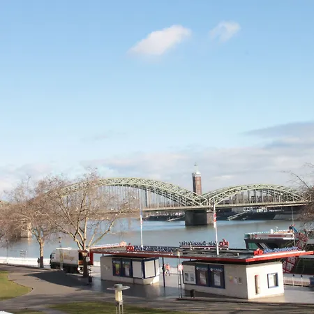 Otel Altstadthotel Hayk Am Rhein