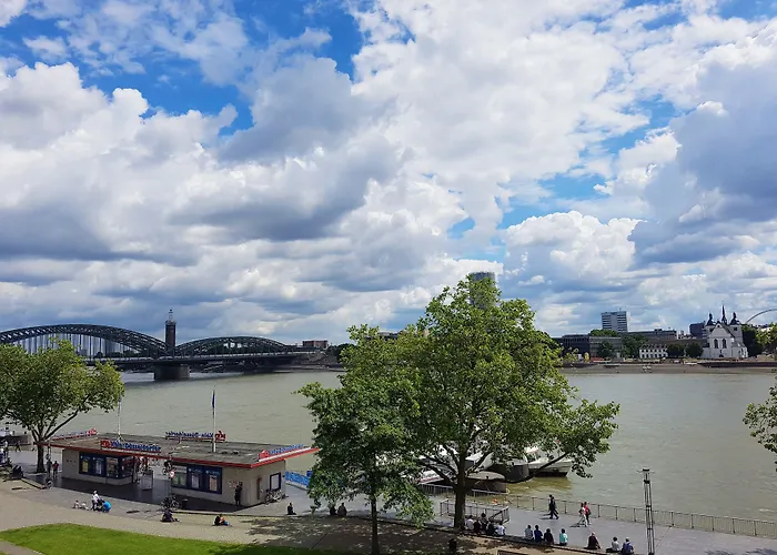 Altstadthotel Hayk Am Rhein Hotel Cologne