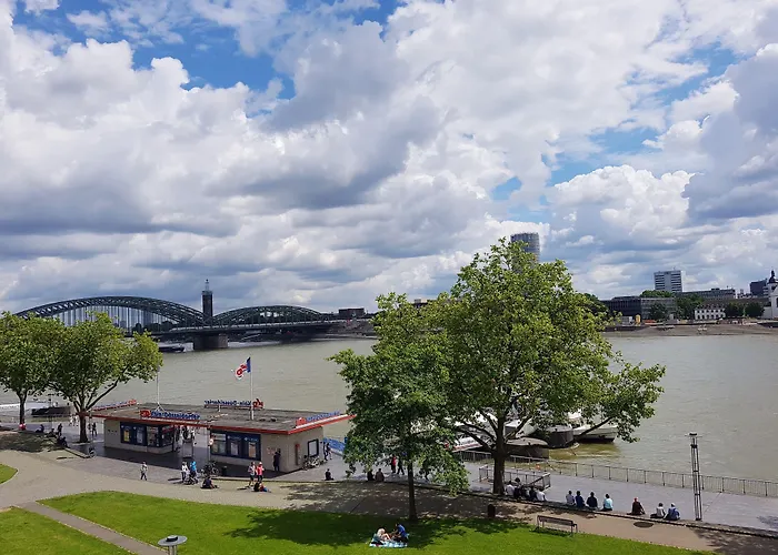 Altstadthotel Hayk Am Rhein Cologne