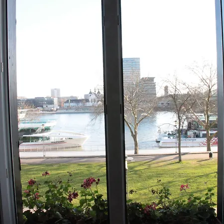 Altstadthotel Hayk Am Rhein ホテル