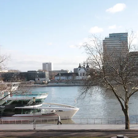 Altstadthotel Hayk Am Rhein ホテル