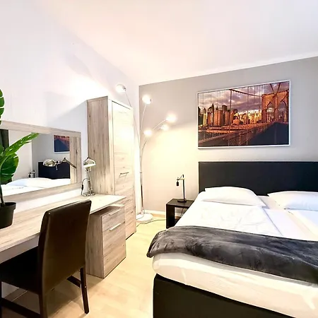 Altstadthotel Hayk Am Rhein Kolonia