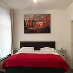Altstadthotel Hayk Am Rhein מלון