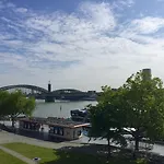 Altstadthotel Hayk Am Rhein 3*