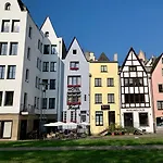 Altstadthotel Hayk Am Rhein Hotel