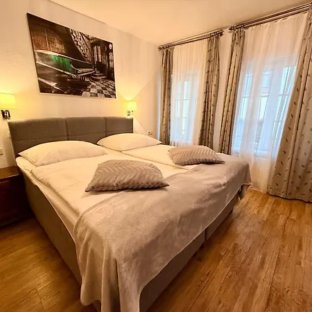 Altstadthotel Hayk Am Rhein Szálloda