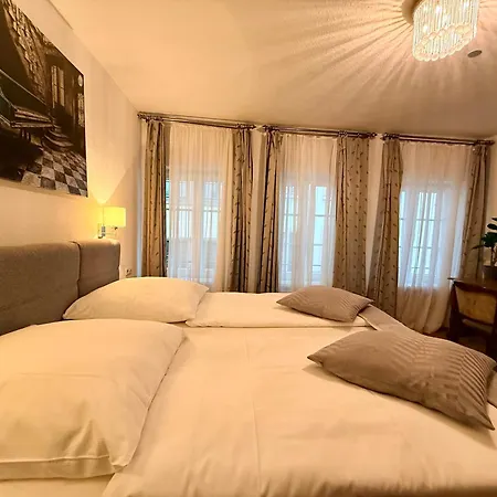 Altstadthotel Hayk Am Rhein Szálloda