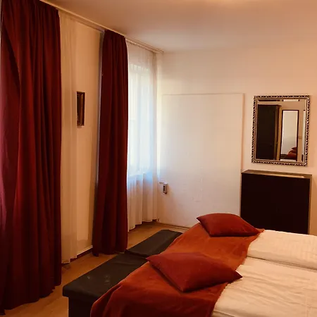Altstadthotel Hayk Am Rhein Szálloda 3*