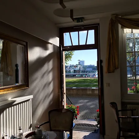 Szálloda Altstadthotel Hayk Am Rhein