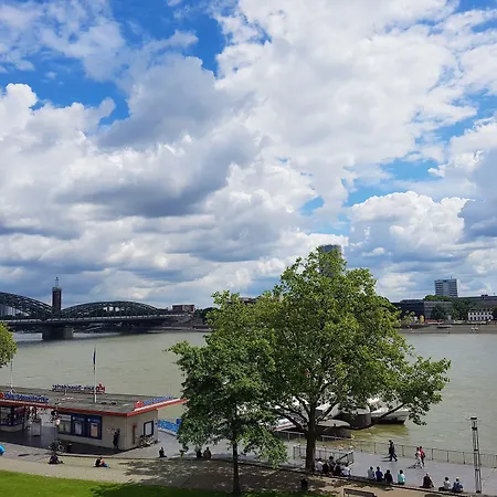 Altstadthotel Hayk Am Rhein Szálloda Köln
