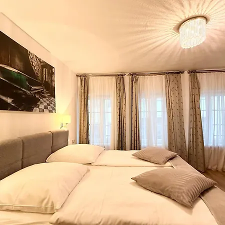 Altstadthotel Hayk Am Rhein Hotel