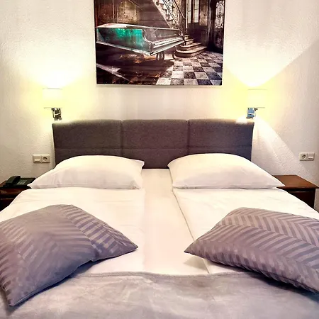 Hotel Altstadthotel Hayk Am Rhein Köln