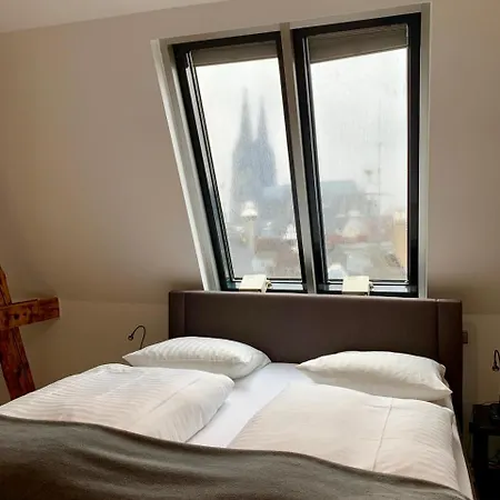 Altstadthotel Hayk Am Rhein Hotel Köln