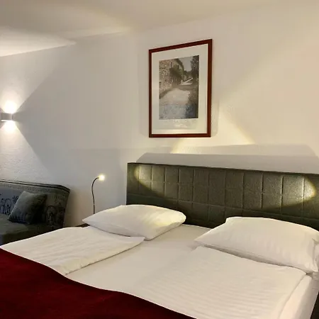Altstadthotel Hayk Am Rhein Köln