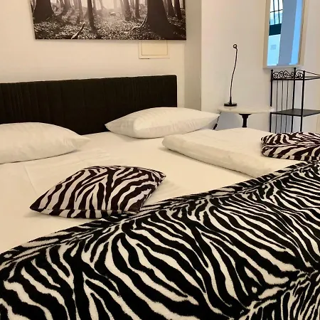 Altstadthotel Hayk Am Rhein Hotel Köln