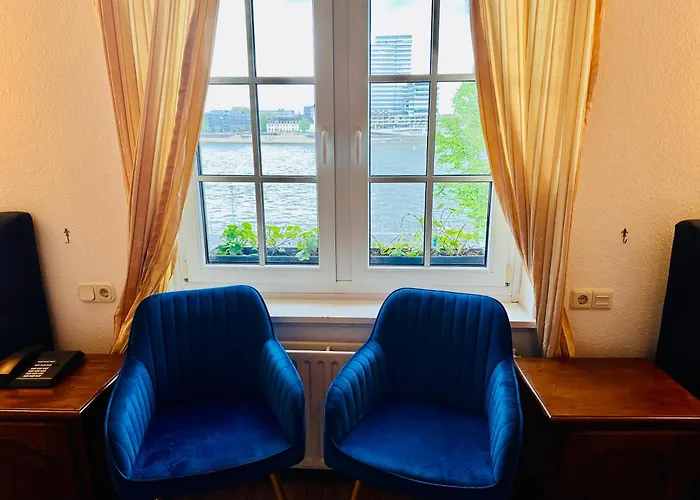 Altstadthotel Hayk Am Rhein 3*