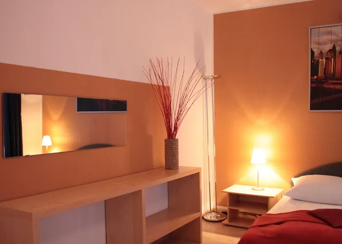 Altstadthotel Hayk Am Rhein מלון