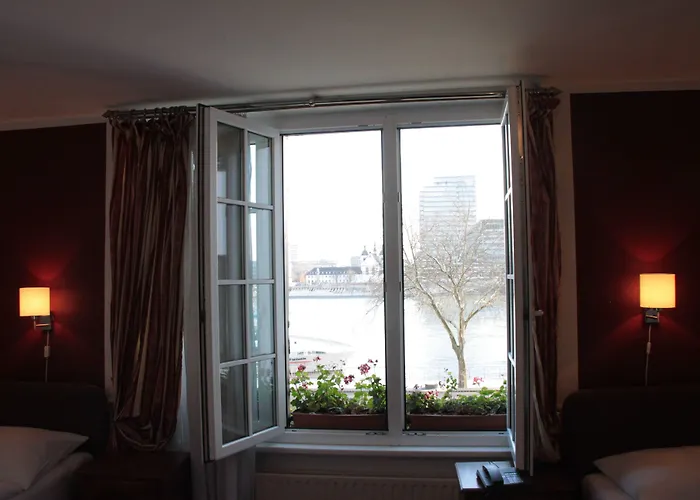 Altstadthotel Hayk Am Rhein