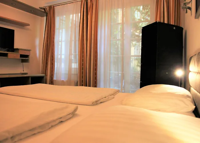 Altstadthotel Hayk Am Rhein Hotel