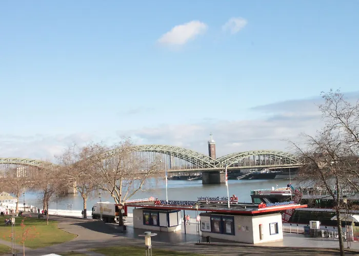 מלון Altstadthotel Hayk Am Rhein