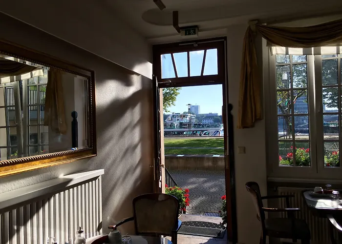 מלון Altstadthotel Hayk Am Rhein