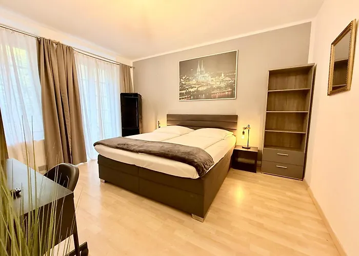 Altstadthotel Hayk Am Rhein Kolonia