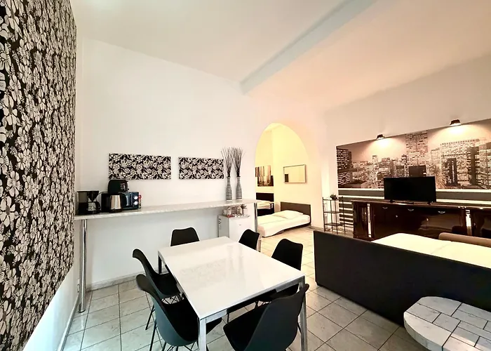 Altstadthotel Hayk Am Rhein 3* קלן