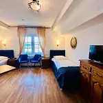 Altstadthotel Hayk Am Rhein Szálloda