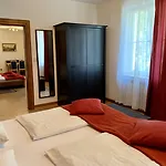 Altstadthotel Hayk Am Rhein Szálloda