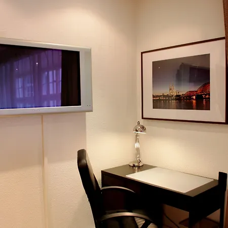 Altstadthotel Hayk Am Rhein מלון 3*