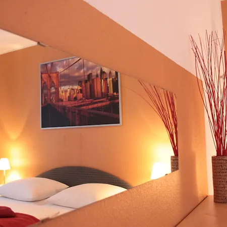 Altstadthotel Hayk Am Rhein מלון