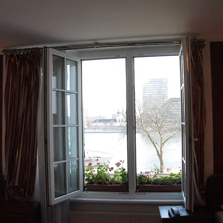 Altstadthotel Hayk Am Rhein