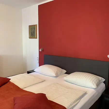 Altstadthotel Hayk Am Rhein 3* קלן