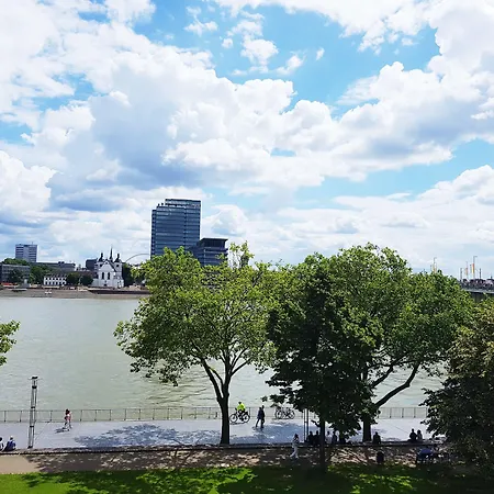 Altstadthotel Hayk Am Rhein מלון 3*