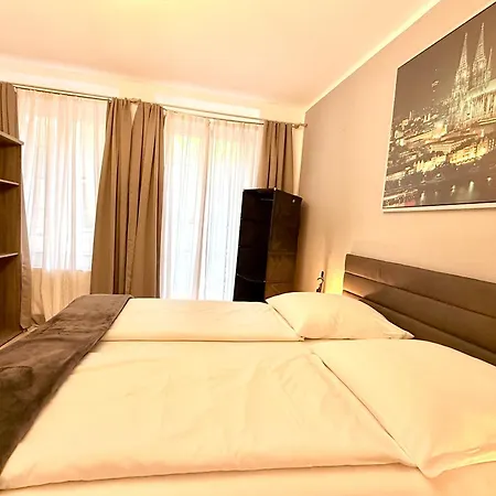 Altstadthotel Hayk Am Rhein מלון קלן