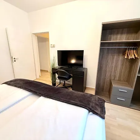 מלון Altstadthotel Hayk Am Rhein 3*