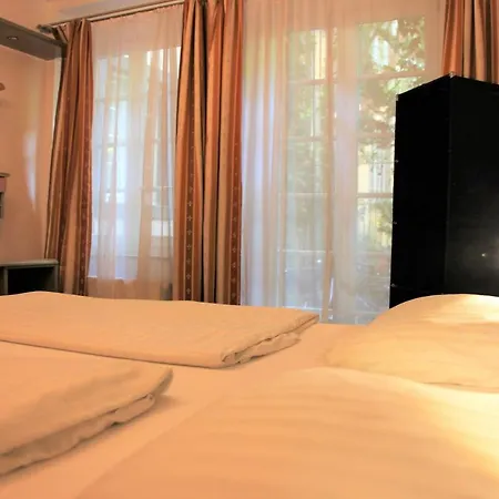 Altstadthotel Hayk Am Rhein 3* Köln