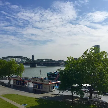 Altstadthotel Hayk Am Rhein Hotell
