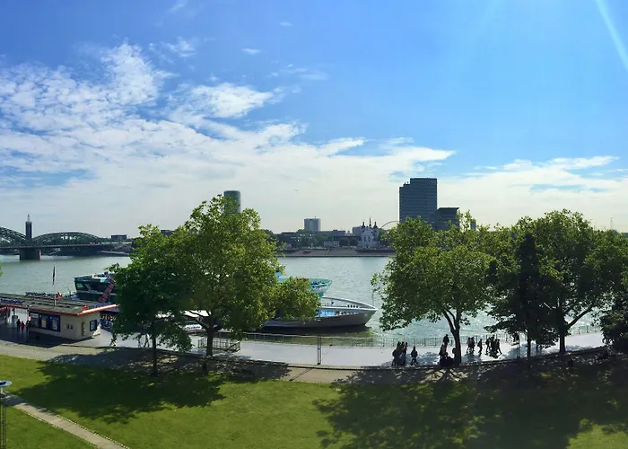 酒店 Altstadthotel Hayk Am Rhein 科隆