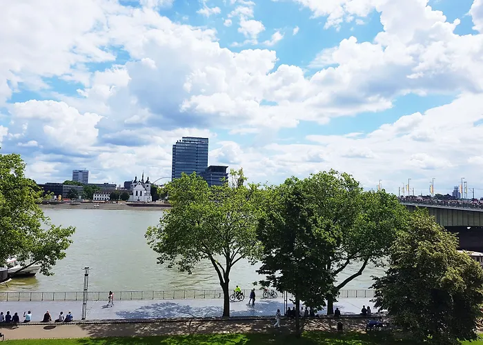 Altstadthotel Hayk Am Rhein 酒店 3*